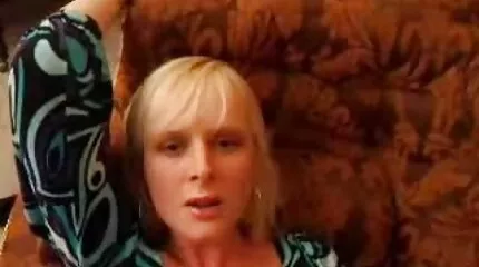 ผู้ชาย fucks ยายในหีเก่าของเธอและ cums วีดีโอ โป๊ น้อง แน ท ภายใน
