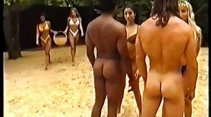 ชายหนุ่ม ดู วีดีโอ โป้ ฟรี fucks ผู้หญิงอย่างหนักในช่องคลอด
