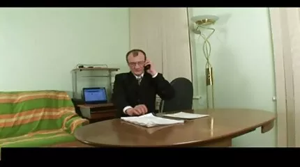 ผู้หญิง fucks ผู้ชายกับ คลิป โป้ วีดีโอ คอ ล strapon ในถุงยางอนามัยในตูด