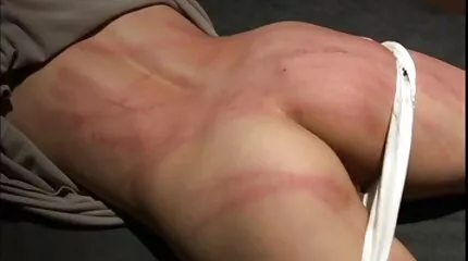 ผู้หญิงเลวรัสเซียผมสีเข้ม fucks ค ลิบ วีดีโอ โป้ ในหีของเธอและดูดหัวโจก