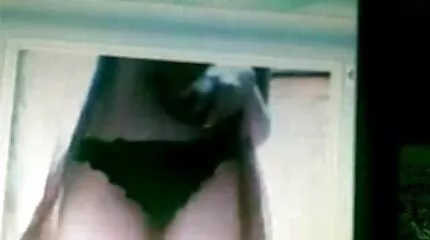 โสเภณีในตูด ค ริบ วีดีโอ โป้ fucks กับสุภาพบุรุษที่ร่าเริงเพื่อเงิน