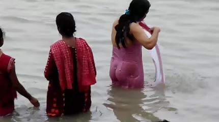 เจี๊ยบสาวฉ่ำ วีดีโอ โป้ ดู ฟรี fucks กับคนรักของเธอในห้องน้ำ