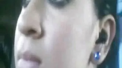Busty ดู วีดีโอ โป๊ ฟรี Milf เชิญผู้ชายมาเยี่ยมและระยำเขา
